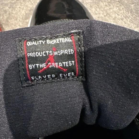 Jordan 11 “bred” 2012 release, size 11 never worn ! - Picture 4 of 14